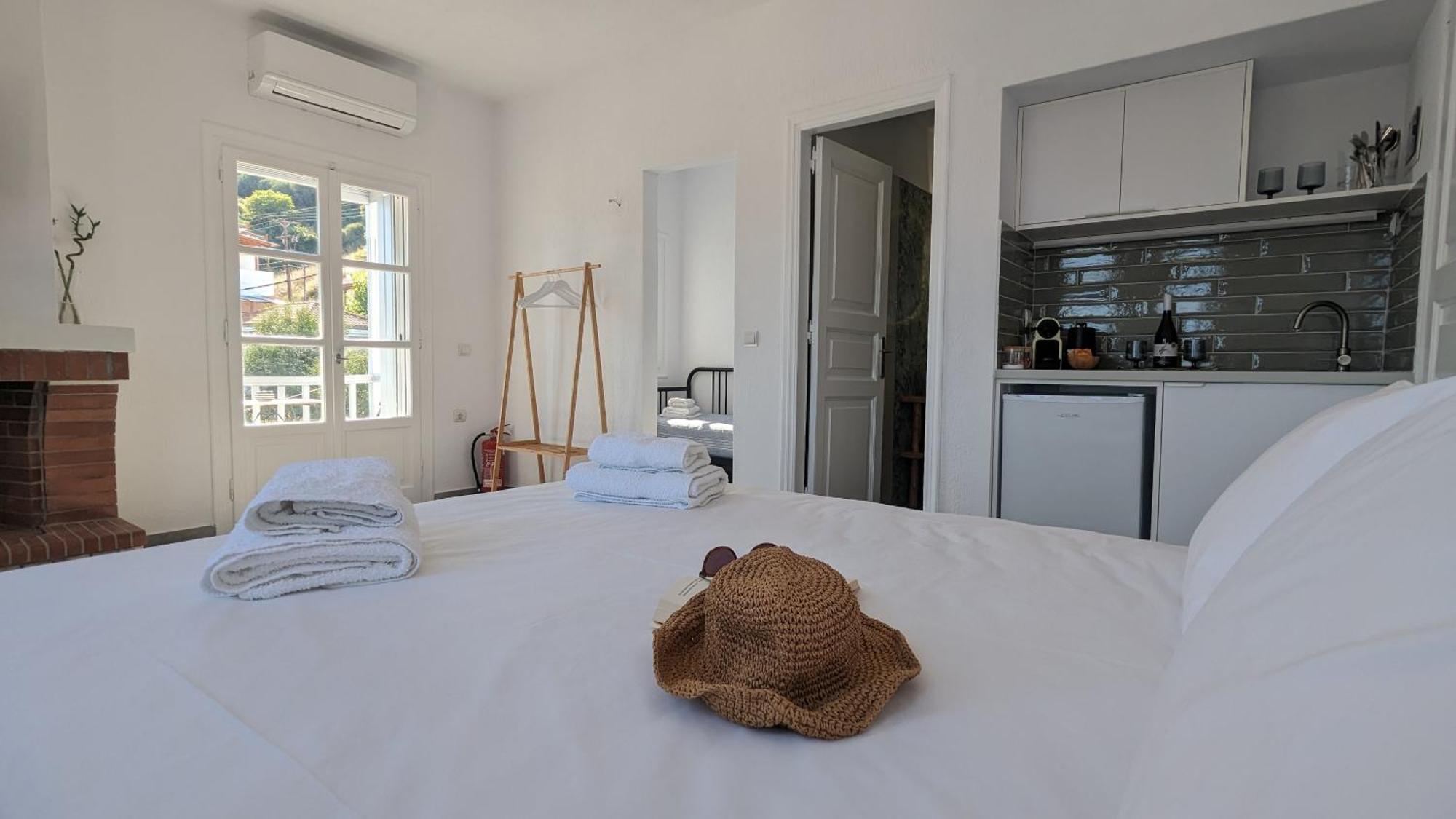 The Botanist Guesthouse Skopelos Town Ngoại thất bức ảnh